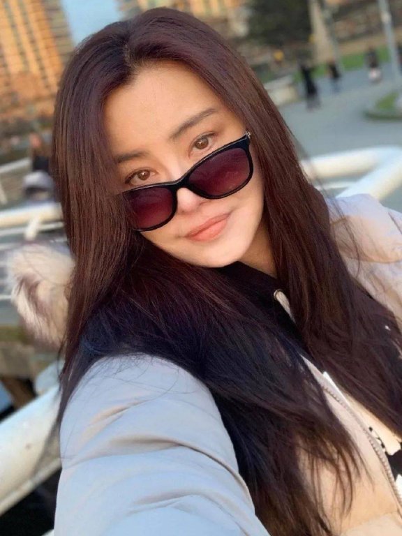 女神王祖贤晒近照美若天仙!长发飘逸美若少女