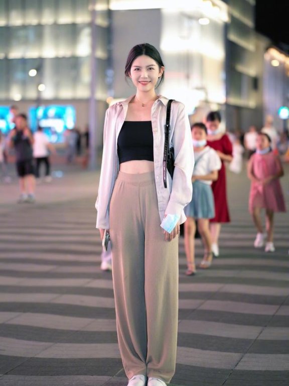 还是杭州美女街拍接地气,普通的基础款穿出了高级气质