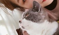 男人更喜欢女人抱脖子还是抱腰 抱脖子会更亲昵