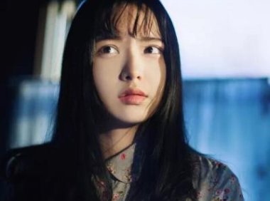 妈妈去世后爸爸要了我 上面吃饭下面还连在一起