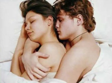 男生为什么喜欢从后面抱女生