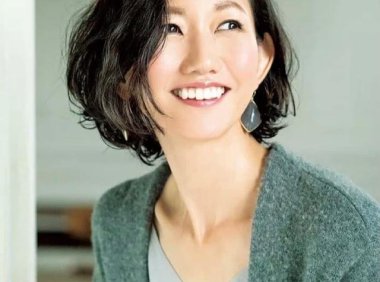 人到中年选对发型很关键，几款好看又减龄的发型太优雅了