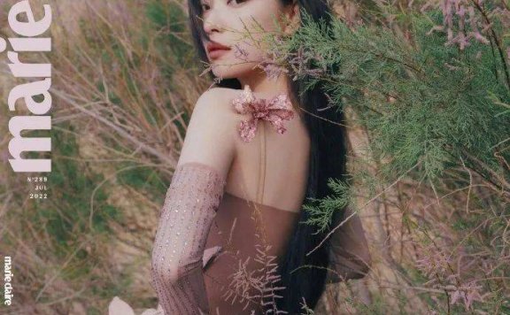 倪妮戈壁写真大秀美背!魔鬼身材太性感美丽