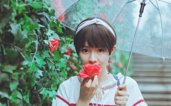 小清新萌妹子雨中撑伞唯美文艺街拍写真