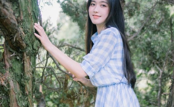 小清新治愈系美女黑长直发温柔动人图片