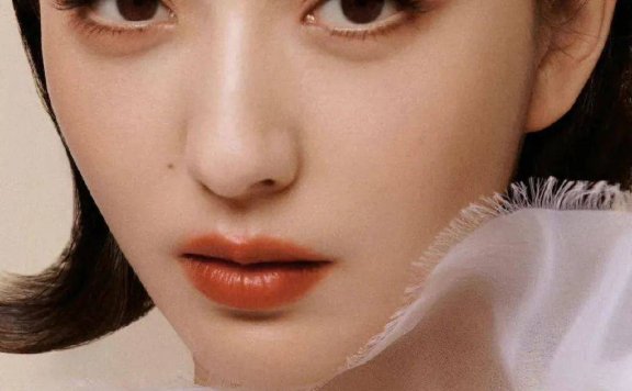 佟丽娅短发写真大秀白皙香肩！曼妙身材性感撩人