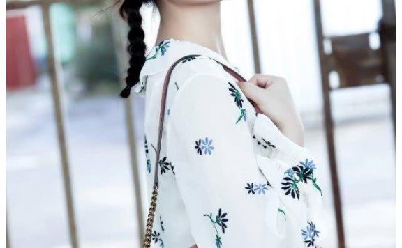 邓恩熙扎羊角辫穿连衣裙,美得让人窒息!