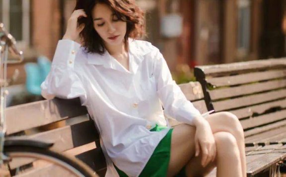 李小冉最新写真大秀长腿!肤白貌美性感撩人太好看