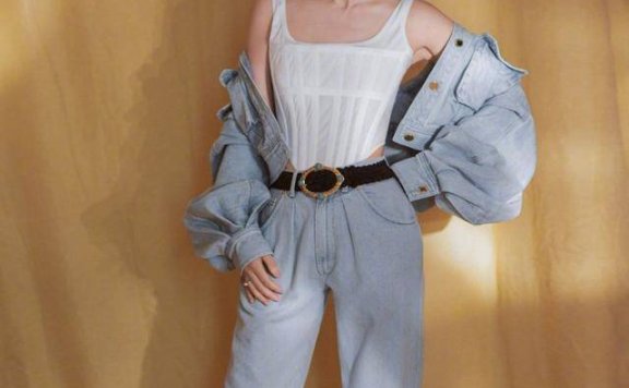 李冰冰晒自拍48岁状态绝佳,身材纤细又性感