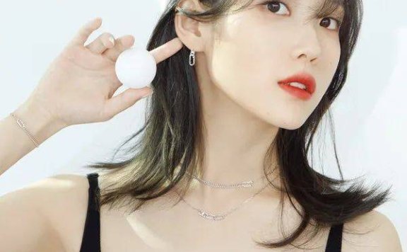 IU李知恩最新靓丽写真！雪肤玉貌大长腿太惊艳