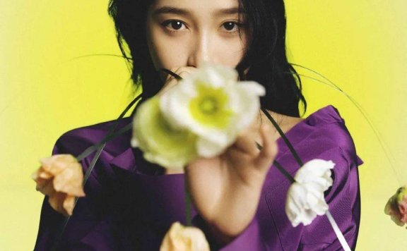 关晓彤写真大秀娇嫩香肩!大长腿性感迷人太有女人味