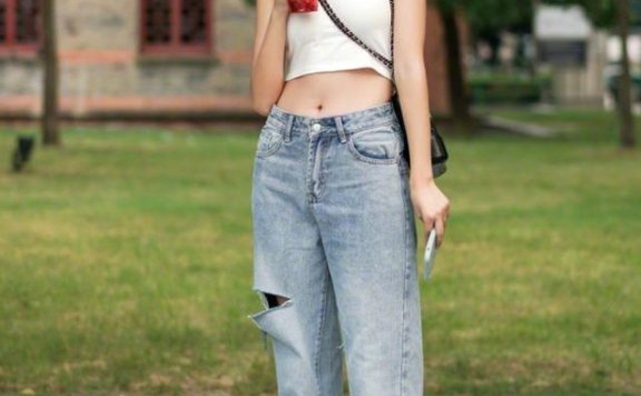 上海街拍：性感不俗气，美得张扬不做作