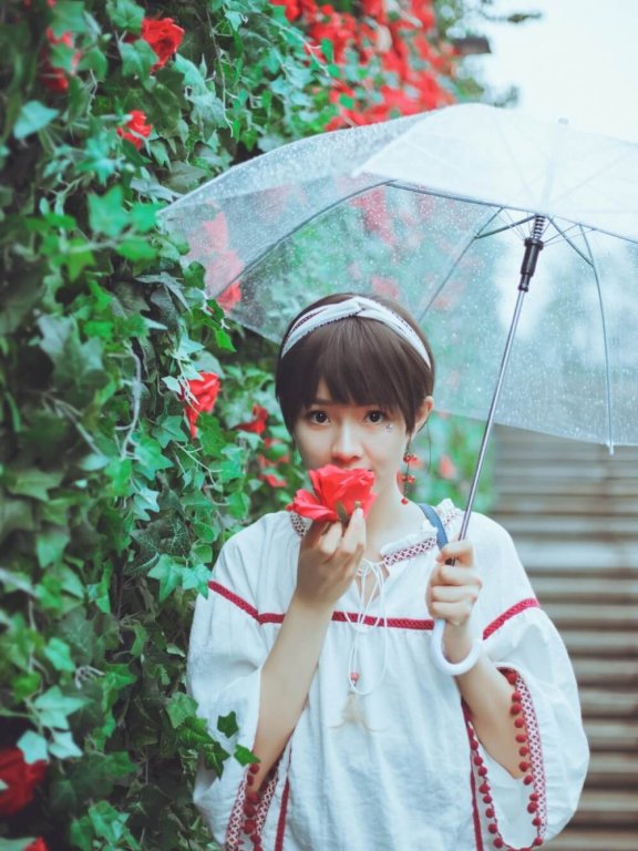 小清新萌妹子雨中撑伞唯美文艺街拍写真