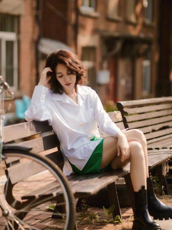 李小冉最新写真大秀长腿!肤白貌美性感撩人太好看