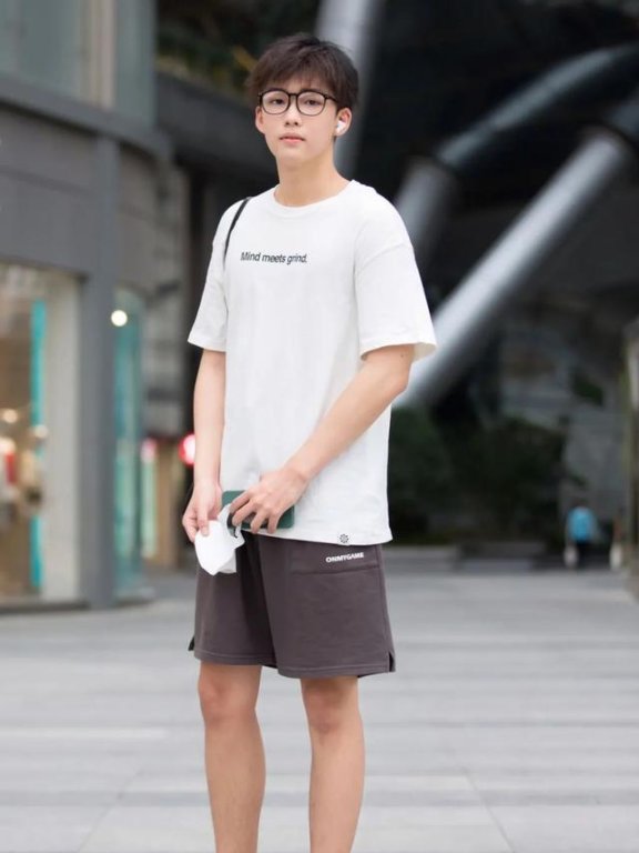 济南街拍：40度高温也挡不住潮人出街比美，这次你pick谁