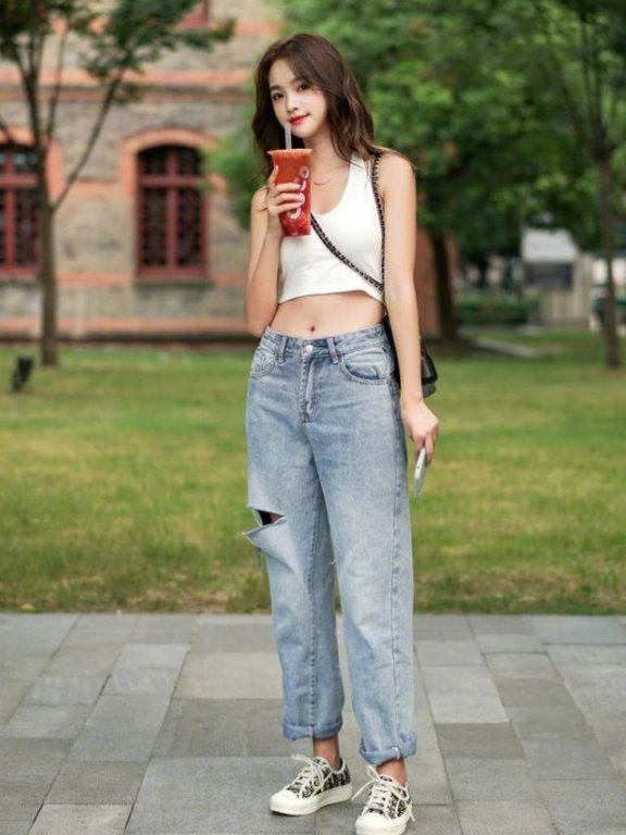 上海街拍:性感不俗气,美得张扬不做作