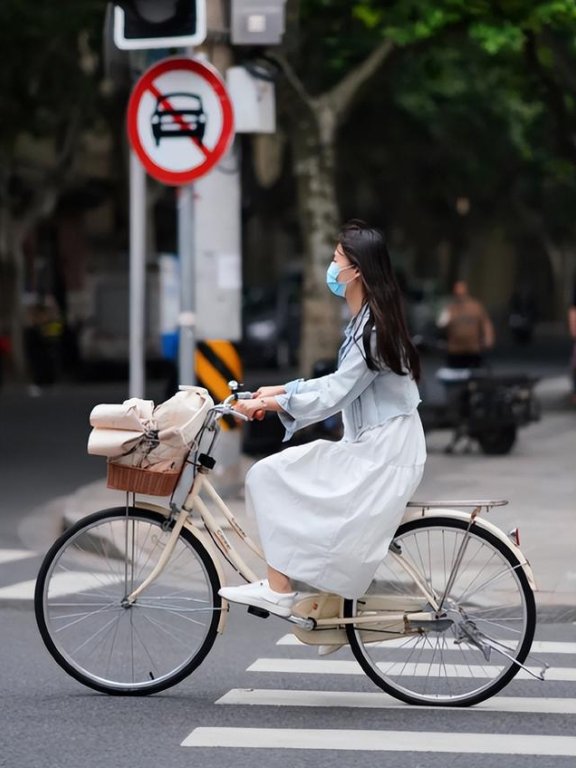 上海街拍穿搭分享,满大街复古穿搭,整个城市都变得高级了