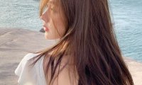女同桌让我伸进她的裤子里 照做以后差点被老师发现