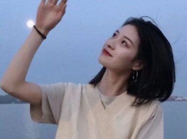 在停车场要了女朋友三次 直到妈妈打电话才放开她