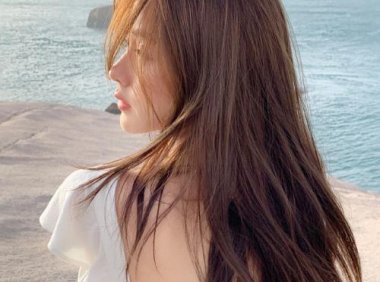女同桌让我伸进她的裤子里 照做以后差点被老师发现