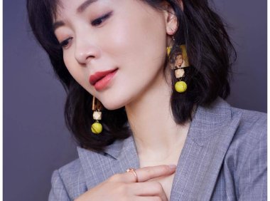 43岁陈数为什么喜欢留短发，因为短发适合奔三奔四的女性