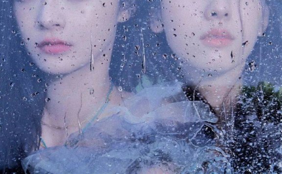 陈都灵周洁琼合体性感惊艳！杂志写真清冷梦幻氛围感十足