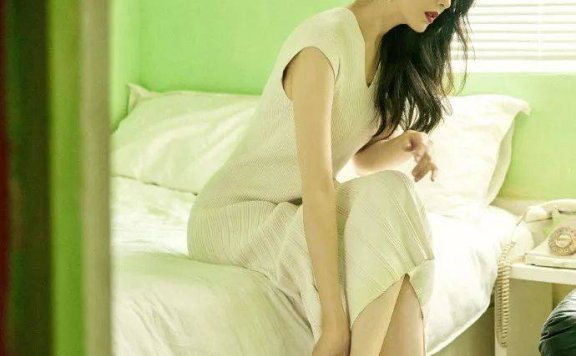 曾黎晒靓丽写真大秀香肩！雪肤玉貌人间绝色美若天仙