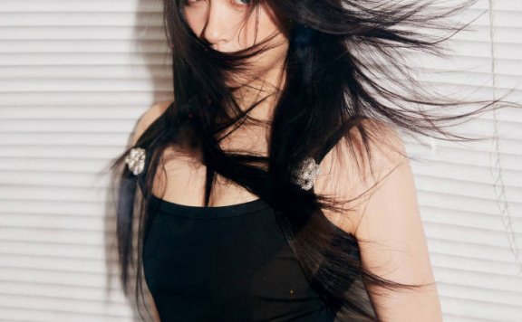 关晓彤穿黑色性感吊带衣裙!曼妙身材美得不可方物