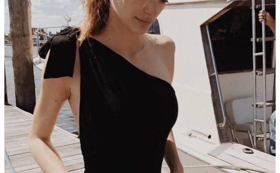 阿根廷时尚博主解锁带娃看秀的正确方式,街拍被无数镁光灯追随