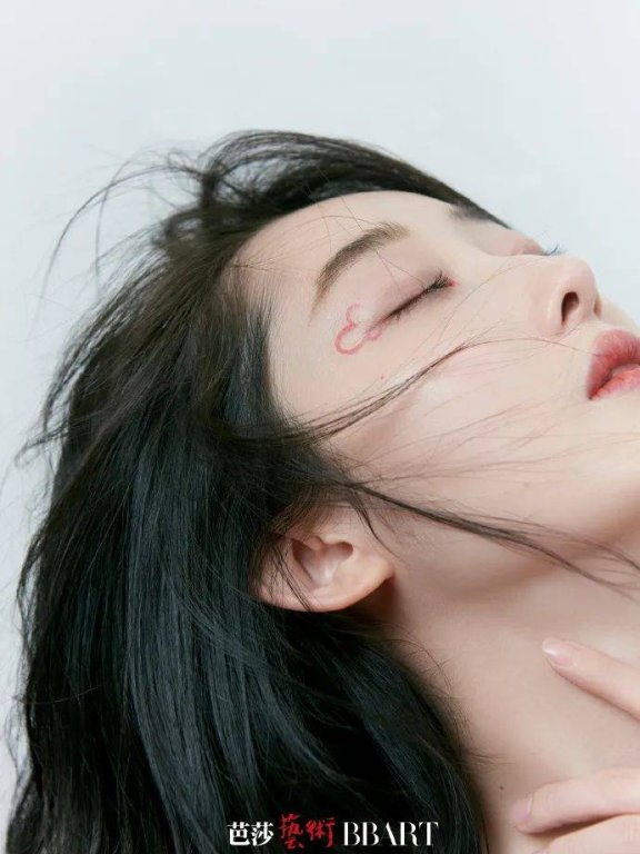 蒋梦婕杂志写真靓丽多姿!特写美图靓丽多姿
