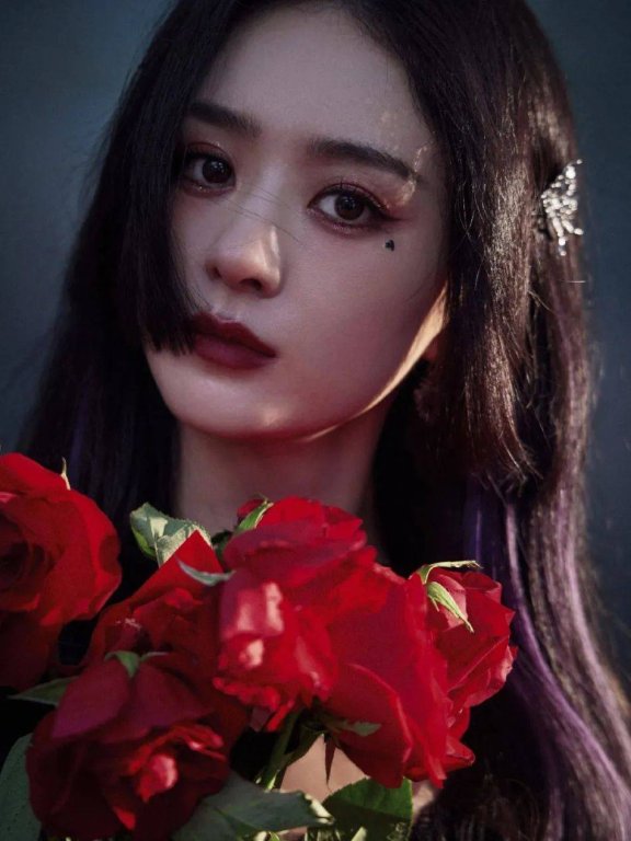 赵丽颖穿蕾丝露肩裙如暗黑魔女!魅力不可小觑