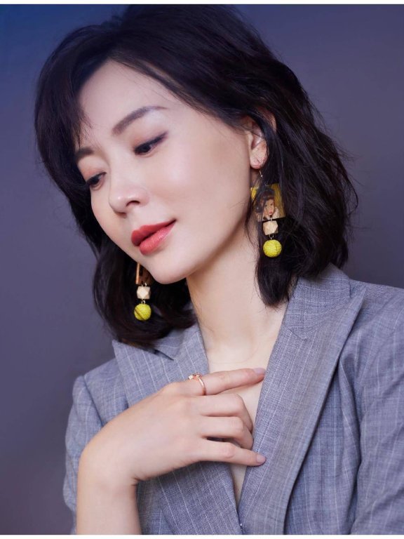 43岁陈数为什么喜欢留短发,因为短发适合奔三奔四的女性