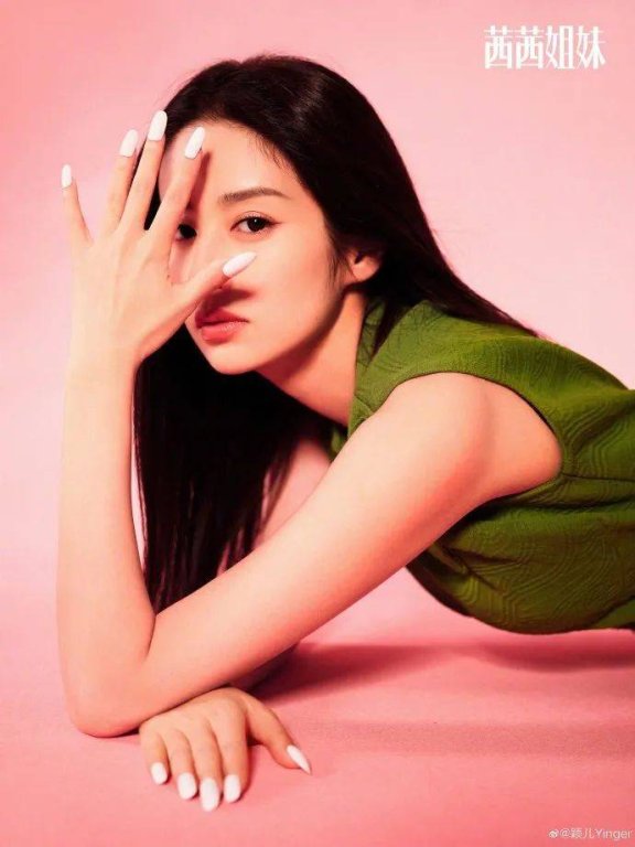 颖儿拍杂志靓丽写真!肤白貌美性感撩人
