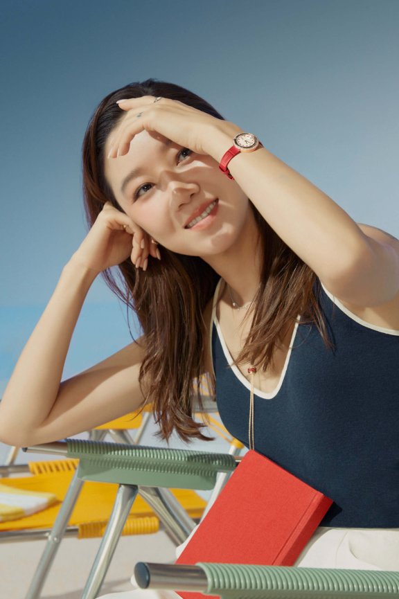 享受清凉夏季：孔晓振以Possession系列，为简约衣着添上知性魅力