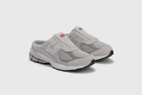 时髦女生抢购鞋型:New Balance再次为2002R Mule推出多款新配色!