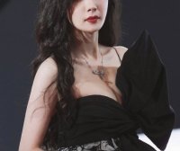 杨幂众多美艳写真大秀事业线!肤白貌美性感撩人