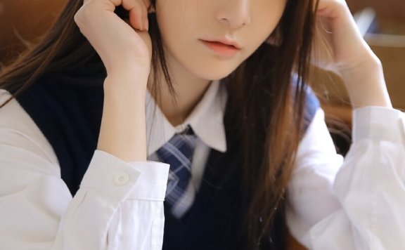 长发美女校花学生制服清新甜美室内图片写真