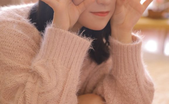 居家美女超短裤大长腿粉嫩迷人私房写真