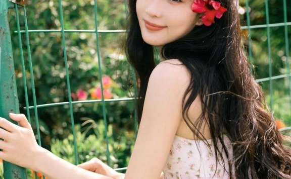 孟子义穿碎花裙大秀白皙香肩!曼妙身材美得让人窒息