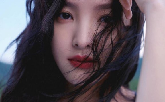 章若楠穿无袖长裙大秀香肩!清丽脱俗太美艳了