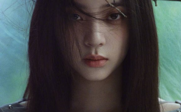 欧阳娜娜靓丽写真可甜可盐！大长腿性感冷艳太迷人