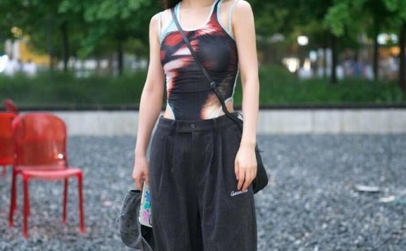 杭州街拍美到国外!无P图无滤镜,仅凭穿衣打扮就赢了