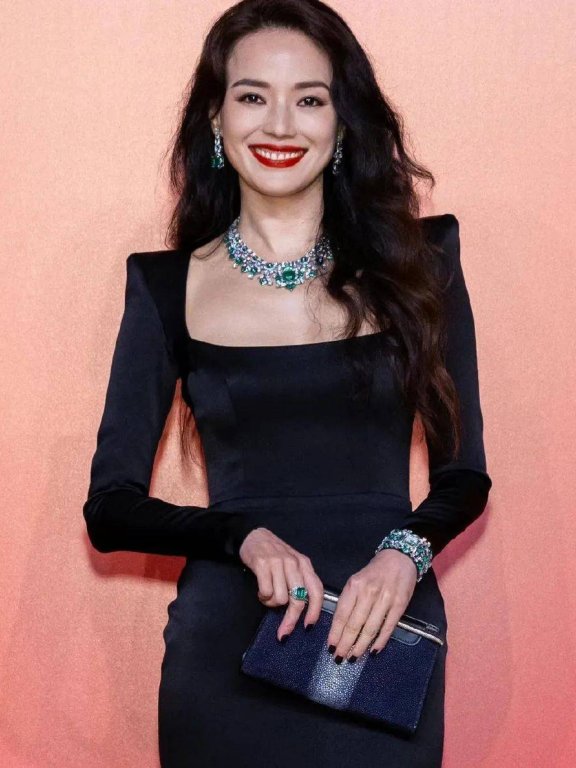 舒淇活动美照大秀曼妙身材!陈乔恩大赞她人间尤物