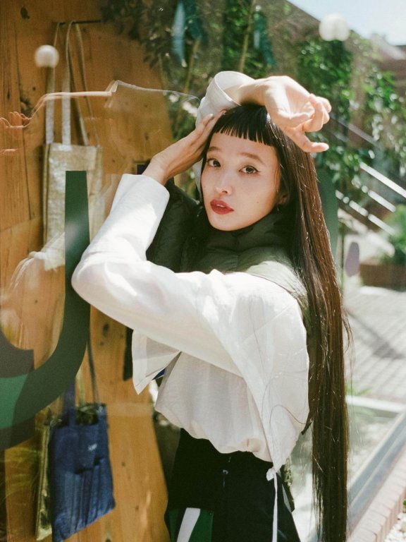 娃娃般的精致气质和百变穿衣风格：日本模特Yuka的穿搭美学