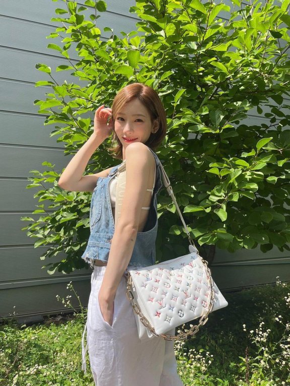 想尝试层次剪却害怕过于前卫,就从韩国盛行的轻羽剪着手吧