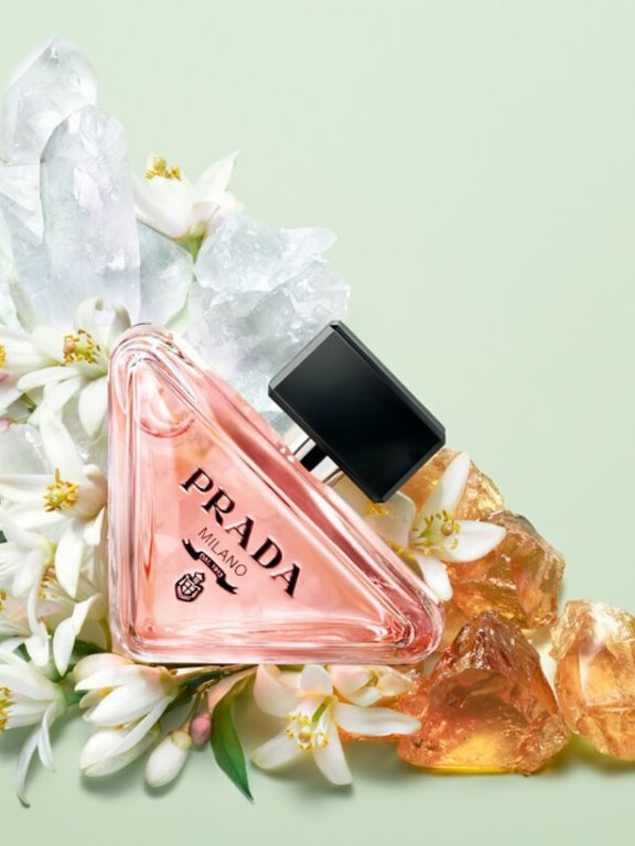 一头精灵短发现身,Emma Watson成为Prada代言人!