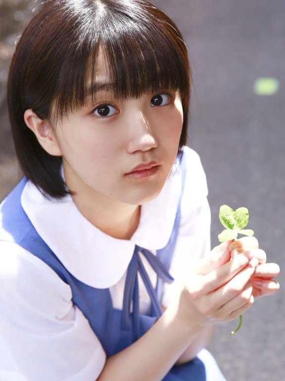 日本女子偶像团Country Girls成员船木结街拍图片写真