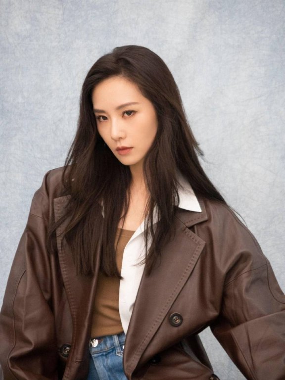 刘诗诗最新时尚写真太冷艳!朱唇红润美的令人心动