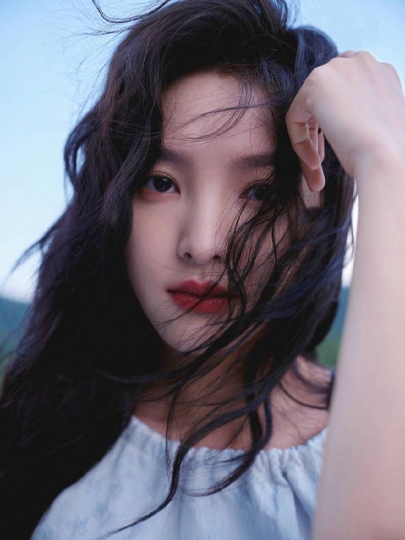 章若楠穿无袖长裙大秀香肩!清丽脱俗太美艳了