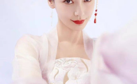 杨颖身穿纱裙飘逸变身嫦娥!恍如天仙美得让人窒息